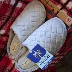 Dearfoams Light Gray Quilted Slippers
